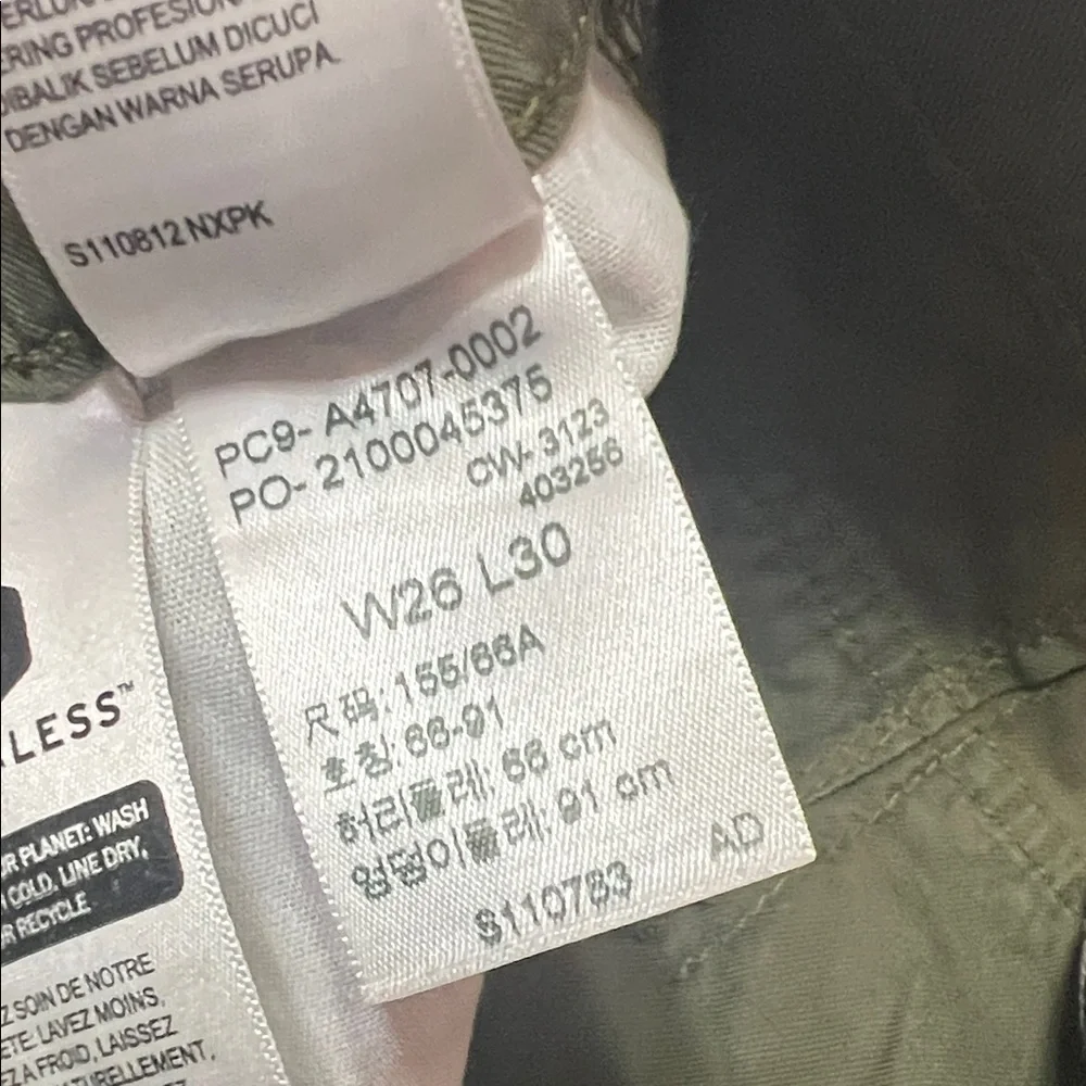Levi's Women's Olive Straight Cargo Pants - Picture 9 of 11